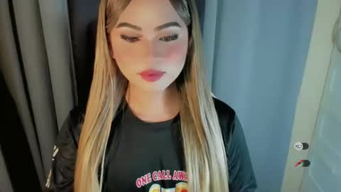 Snapshot of fuckdoll_rain chatting on 05/07/26, 05:24 R A I N M O R A L E S G M A I L . C O M online show from 05/07/26, 05:24