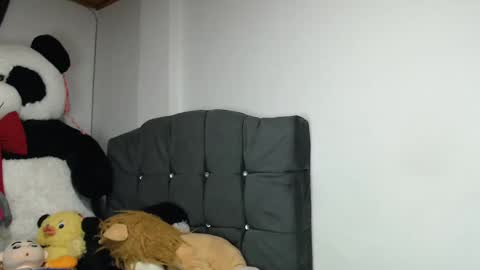 Mia and Gary  online show from 03/08/25, 05:28