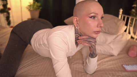 Eva         all my links   online show from 01/25/25, 11:13