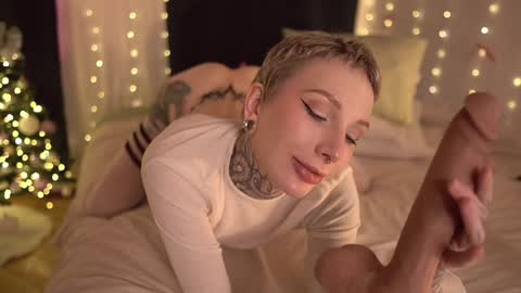 Snapshot of fuckingtoy_ chatting on 12/05/25, 01:31 Eva all my links online show from 12/05/25, 01:31