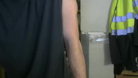 Snapshot of fuerte440 chatting on 10/20/25, 09:10 fuerte440 online show from 10/20/25, 09:10