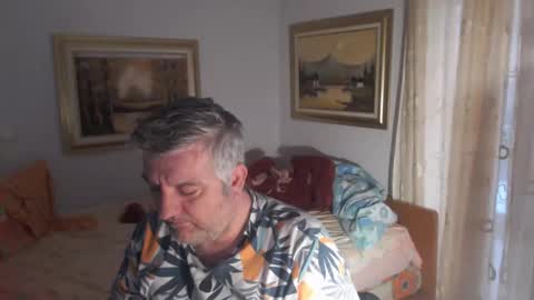 Snapshot of fukingcrazy chatting on 12/18/24, 02:38 fukingcrazy online show from 12/18/24, 02:38