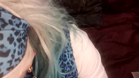 Snapshot of full4cefull chatting on 09/27/25, 10:09 Pizzaz online show from 09/27/25, 10:09