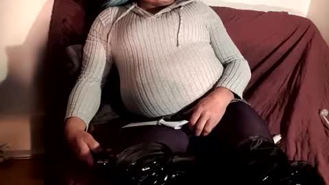 Snapshot of full4cefull chatting on 10/10/25, 03:22 Pizzaz online show from 10/10/25, 03:22