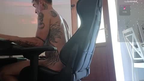 Snapshot of fullartofsex chatting on 09/10/25, 08:36 FullArtOfSex online show from 09/10/25, 08:36