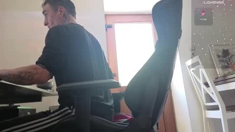 Snapshot of fullartofsex chatting on 10/06/25, 10:34 FullArtOfSex online show from 10/06/25, 10:34