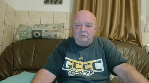 Snapshot of fullballs6 chatting on 10/11/25, 02:55 fullballs6 online show from 10/11/25, 02:55