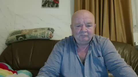 Snapshot of fullballs6 chatting on 12/21/25, 03:13 fullballs6 online show from 12/21/25, 03:13