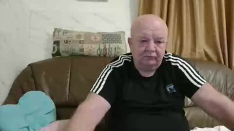 Snapshot of fullballs6 chatting on 04/01/26, 02:12 fullballs6 online show from 04/01/26, 02:12