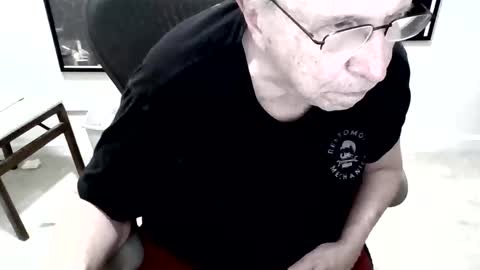 Snapshot of funclemike chatting on 04/04/26, 04:00 funclemike online show from 04/04/26, 04:00