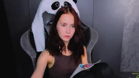 Snapshot of funny_bunny23 chatting on 11/12/25, 04:40 Eva online show from 11/12/25, 04:40