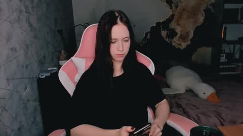 Snapshot of funny_bunny23 chatting on 12/21/25, 05:20 Eva online show from 12/21/25, 05:20