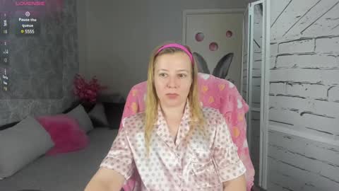 funny_bunny4 online show from 12/21/24, 06:34