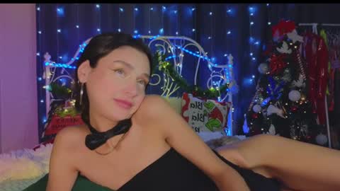 Snapshot of funny_whotsss chatting on 12/29/24, 04:27 Tiffany online show from 12/29/24, 04:27