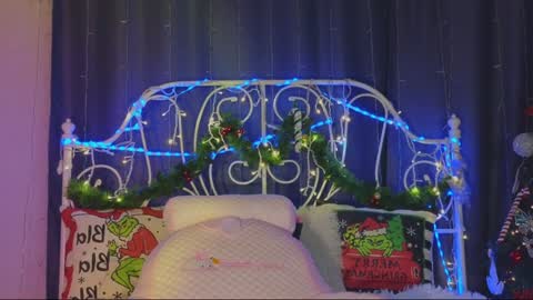 Snapshot of funny_whotsss chatting on 01/15/25, 02:27 Tiffany online show from 01/15/25, 02:27