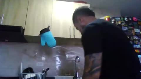 Snapshot of funnyboys18 chatting on 01/03/25, 06:57 Zanty online show from 01/03/25, 06:57