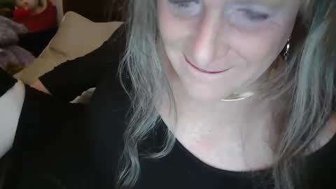 Jessie Love online show from 02/02/25, 09:51