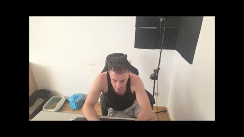 Snapshot of futuregymbro chatting on 04/20/26, 11:35 Worah online show from 04/20/26, 11:35