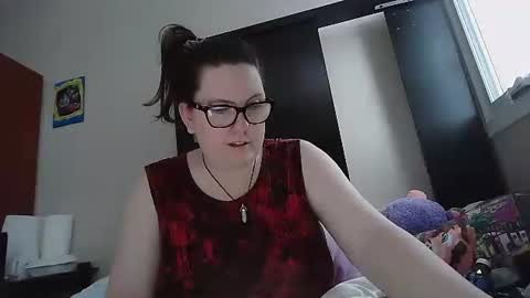 fuzzypeaches87 online show from 12/21/25, 08:16