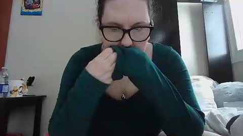 fuzzypeaches87 online show from 01/18/26, 06:12