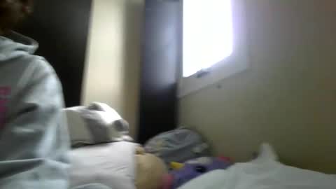 Snapshot of fuzzypeaches87 chatting on 03/17/26, 05:27 fuzzypeaches87 online show from 03/17/26, 05:27