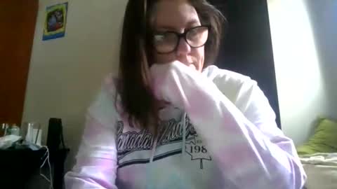 Snapshot of fuzzypeaches87 chatting on 03/23/26, 04:11 fuzzypeaches87 online show from 03/23/26, 04:11