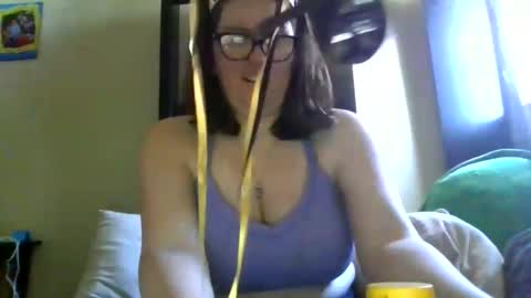 Snapshot of fuzzypeaches87 chatting on 03/27/26, 03:34 fuzzypeaches87 online show from 03/27/26, 03:34