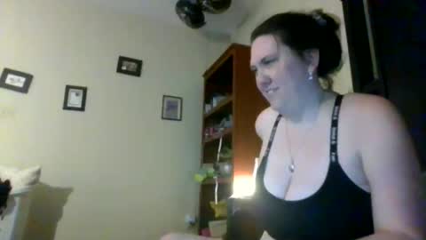 Snapshot of fuzzypeaches87 chatting on 04/11/26, 07:56 fuzzypeaches87 online show from 04/11/26, 07:56