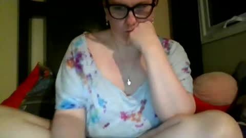 Snapshot of fuzzypeaches87 chatting on 04/12/26, 08:08 fuzzypeaches87 online show from 04/12/26, 08:08