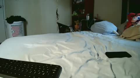 Snapshot of fuzzypeaches87 chatting on 04/18/26, 07:58 fuzzypeaches87 online show from 04/18/26, 07:58