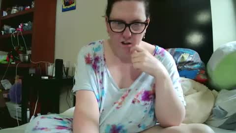 fuzzypeaches87 online show from 05/06/26, 04:12