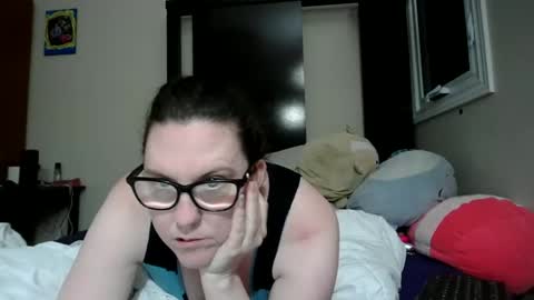 fuzzypeaches87 online show from 05/13/26, 04:43