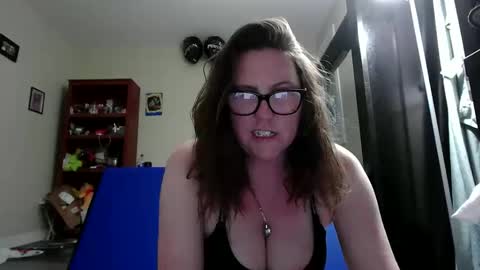 fuzzypeaches87 online show from 05/19/26, 11:22