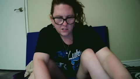 fuzzypeaches87 online show from 06/15/26, 04:04