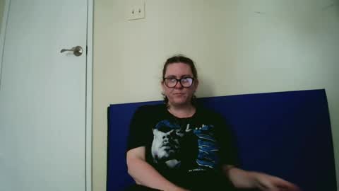 fuzzypeaches87 online show from 06/20/26, 04:43