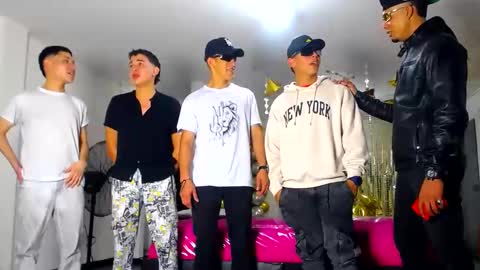 Snapshot of fyotty chatting on 02/13/25, 07:10 FYOTTY online show from 02/13/25, 07:10