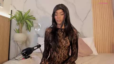 Snapshot of fyre_divine chatting on 04/25/26, 10:18 Independent model online show from 04/25/26, 10:18
