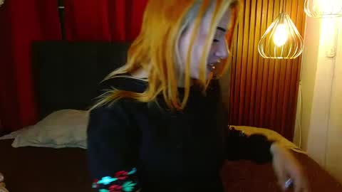 Snapshot of fyreandfox_ chatting on 04/04/26, 07:33 FIRE AND FOX online show from 04/04/26, 07:33