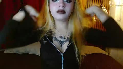 Snapshot of fyreandfox_ chatting on 04/06/26, 07:59 FIRE AND FOX online show from 04/06/26, 07:59