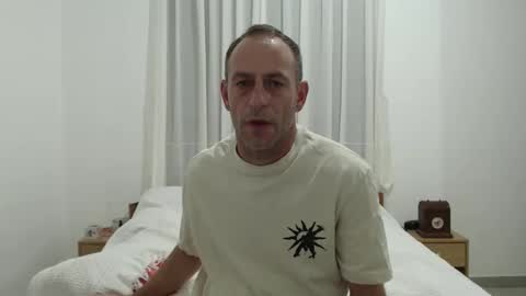 Snapshot of g10303 chatting on 10/25/25, 10:45 g103031910303 online show from 10/25/25, 10:45