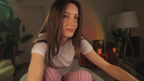 Snapshot of g_ia chatting on 12/29/24, 05:33 G online show from 12/29/24, 05:33