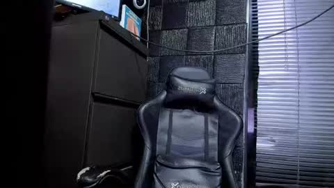 Snapshot of g_lincoln chatting on 06/14/26, 02:24 g_lincoln online show from 06/14/26, 02:24