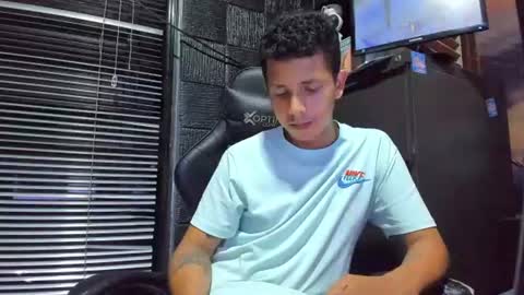 Snapshot of g_lincoln chatting on 06/25/26, 11:42 g_lincoln online show from 06/25/26, 11:42