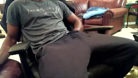 Snapshot of gabbc18 chatting on 11/30/25, 04:05 James online show from 11/30/25, 04:05