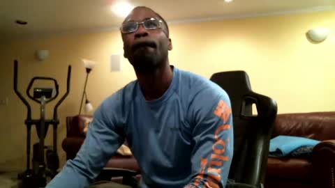 Snapshot of gabbc18 chatting on 04/04/26, 04:00 James online show from 04/04/26, 04:00