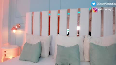 Gabi  online show from 04/09/26, 07:41