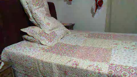 gaby  layla online show from 12/18/25, 12:38