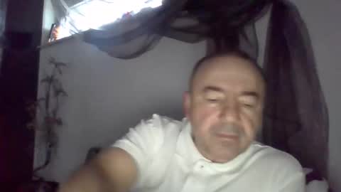 Snapshot of gabriel9_2003 chatting on 04/11/26, 04:11 gabriel9_2003 online show from 04/11/26, 04:11