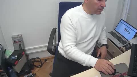 Snapshot of gabriel9_2003 chatting on 04/14/26, 07:03 gabriel9_2003 online show from 04/14/26, 07:03