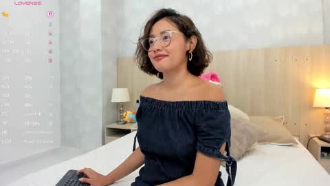 Gabriela Vargas online show from 10/23/25, 03:39